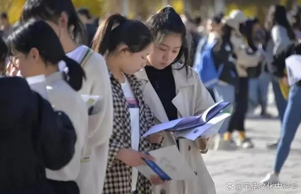 纸质or电子？订阅书籍期刊的选择困境