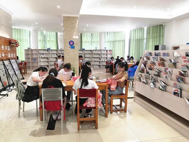 医学期刊杂志发表论文投稿：《解放军医学院学报》，月刊