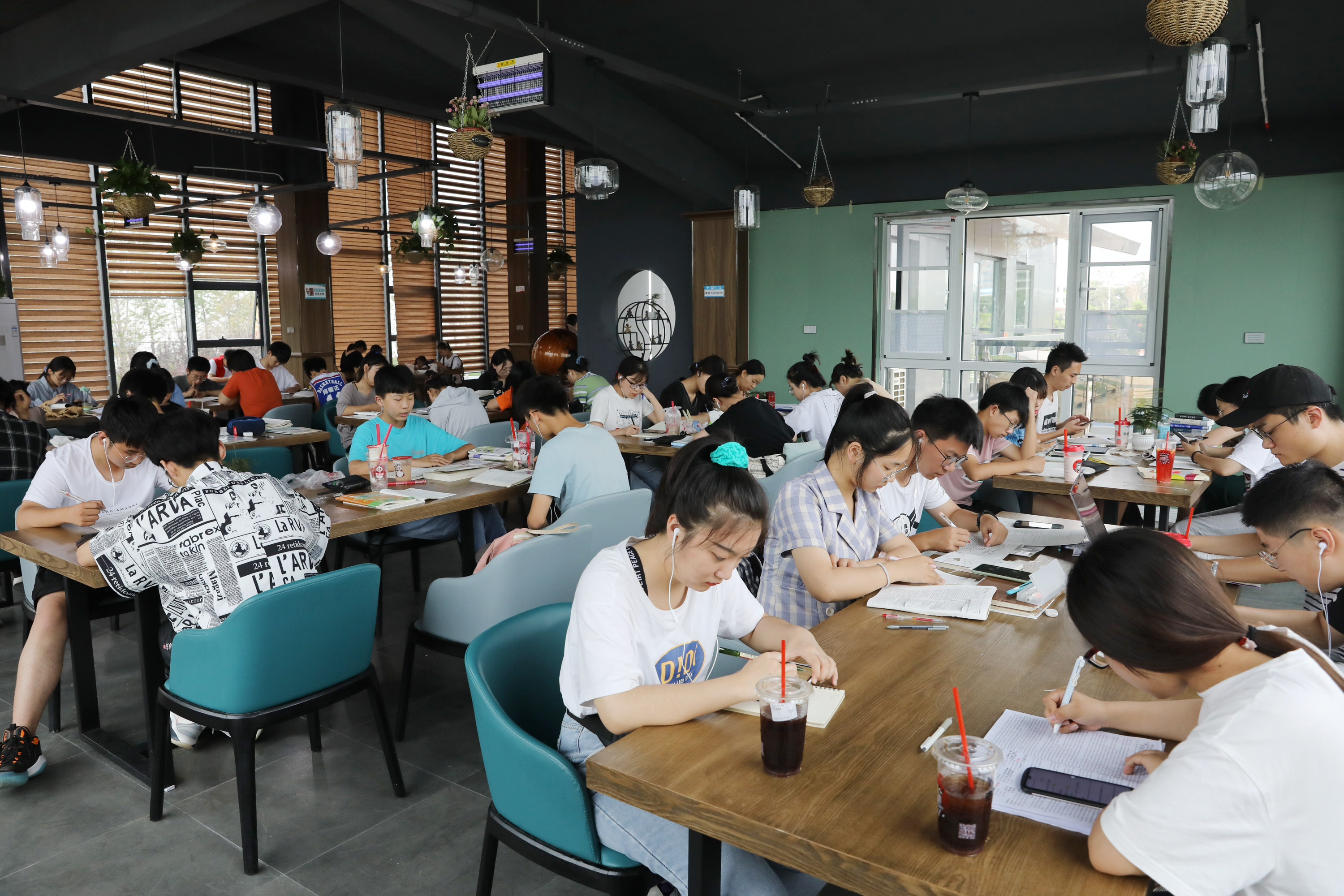 基础教育教学G4期刊杂志发表论文投稿：《化学教与学》，半月刊