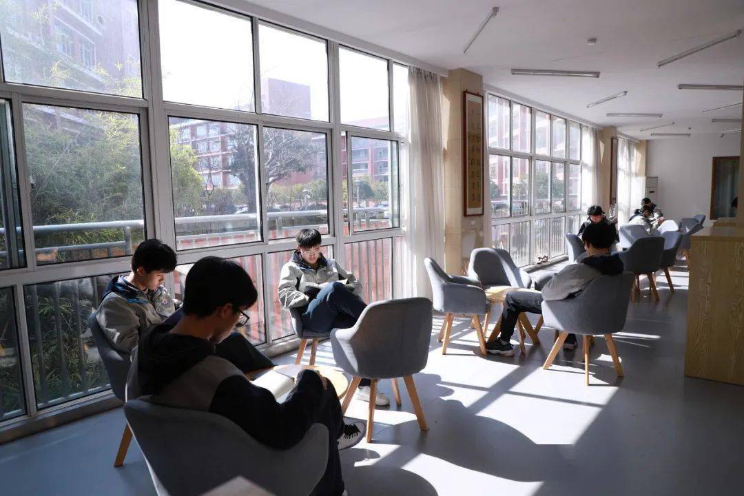 高级会计论文发表时间与刊物选择双重攻略，助你顺利发表