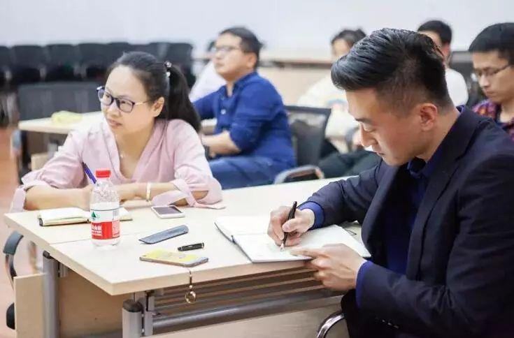 解析哲学经济文学《新乡学院学报》期刊：介绍及论文发表投稿指南