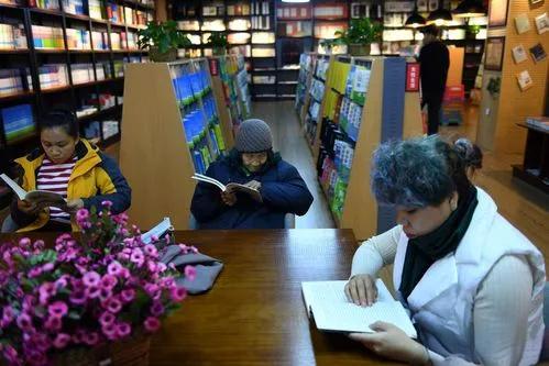 解析电子信息应用教育《数码世界》期刊：介绍及论文发表投稿指南