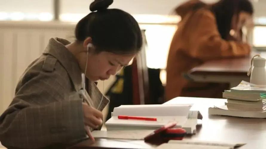 期刊杂志论文投稿发表标准、格式要求及是否需要验证身份？