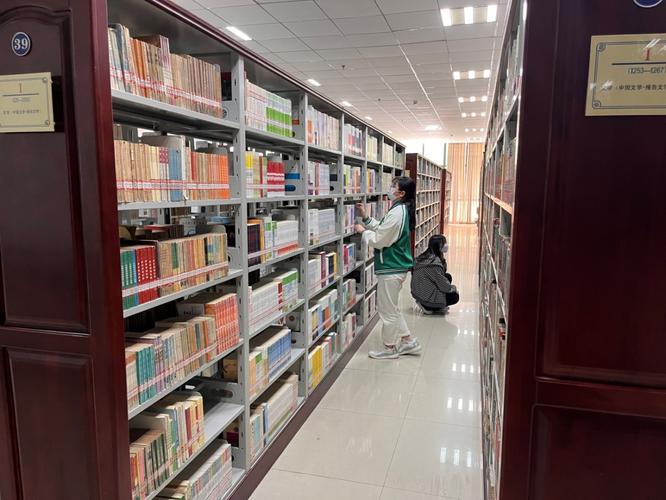 社科期刊杂志发表论文投稿精选：揭秘那些易中且高质量的学术阵地