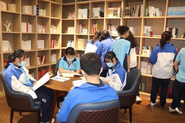 散文诗歌创作《广西文学》期刊：评职称投稿发表论文认可度及栏目