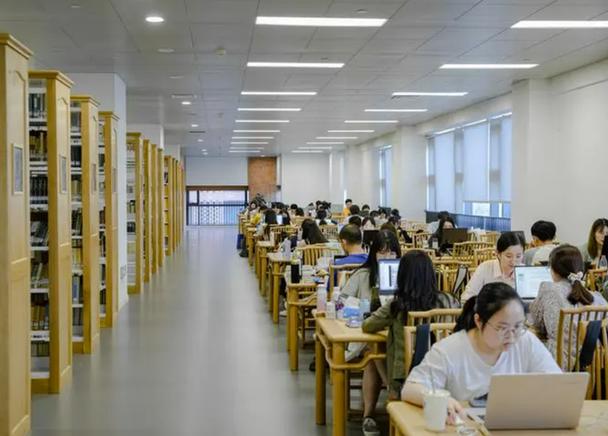 情报学阅读文化文献《图书馆研究与工作》期刊：投稿发表论文要求