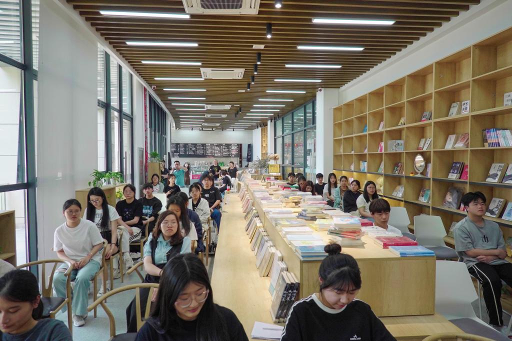 图书编校信息管理《年鉴信息与研究》期刊：投稿发表论文栏目要求