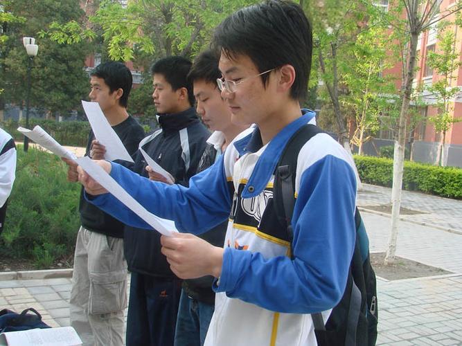 报告文献综述简报专题《冷战国际史研究》期刊：投稿发表论文要求