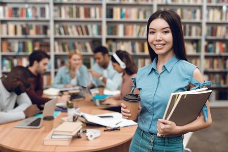 律师职称晋升之路：权威法律学术期刊杂志精选与发表论文投稿流程全解析