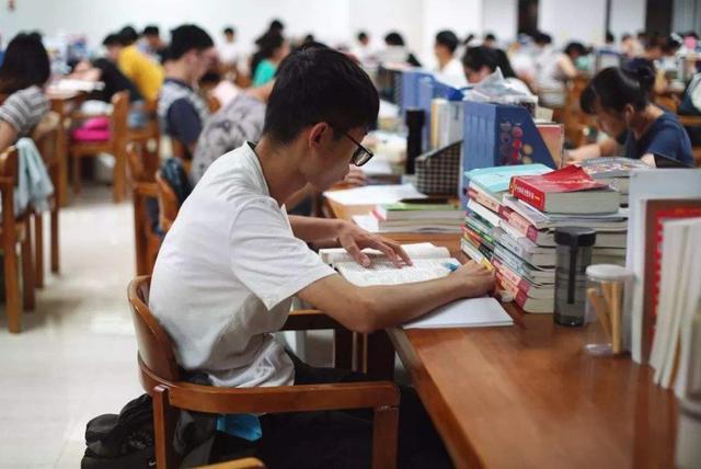 职称评定企业市场经济管理论文发表攻略：如何选择合适的期刊杂志并投稿