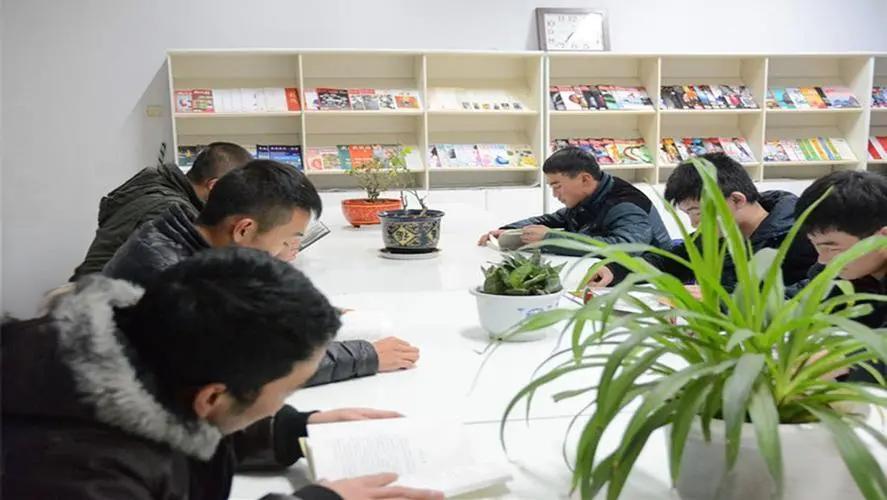 智慧出书，轻松晋升：揭秘评职称出书周期短、费用合理的办理路径