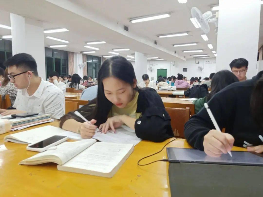 艺术职称晋升秘籍：专著著作教材合著署名与出书挂名攻略