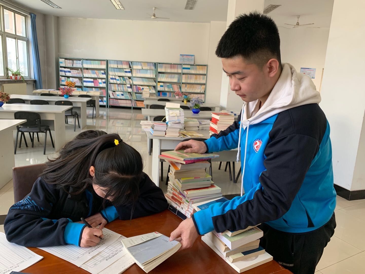 申报职称之路：中高级经济师评定与经济管理专著出书出版办理指南